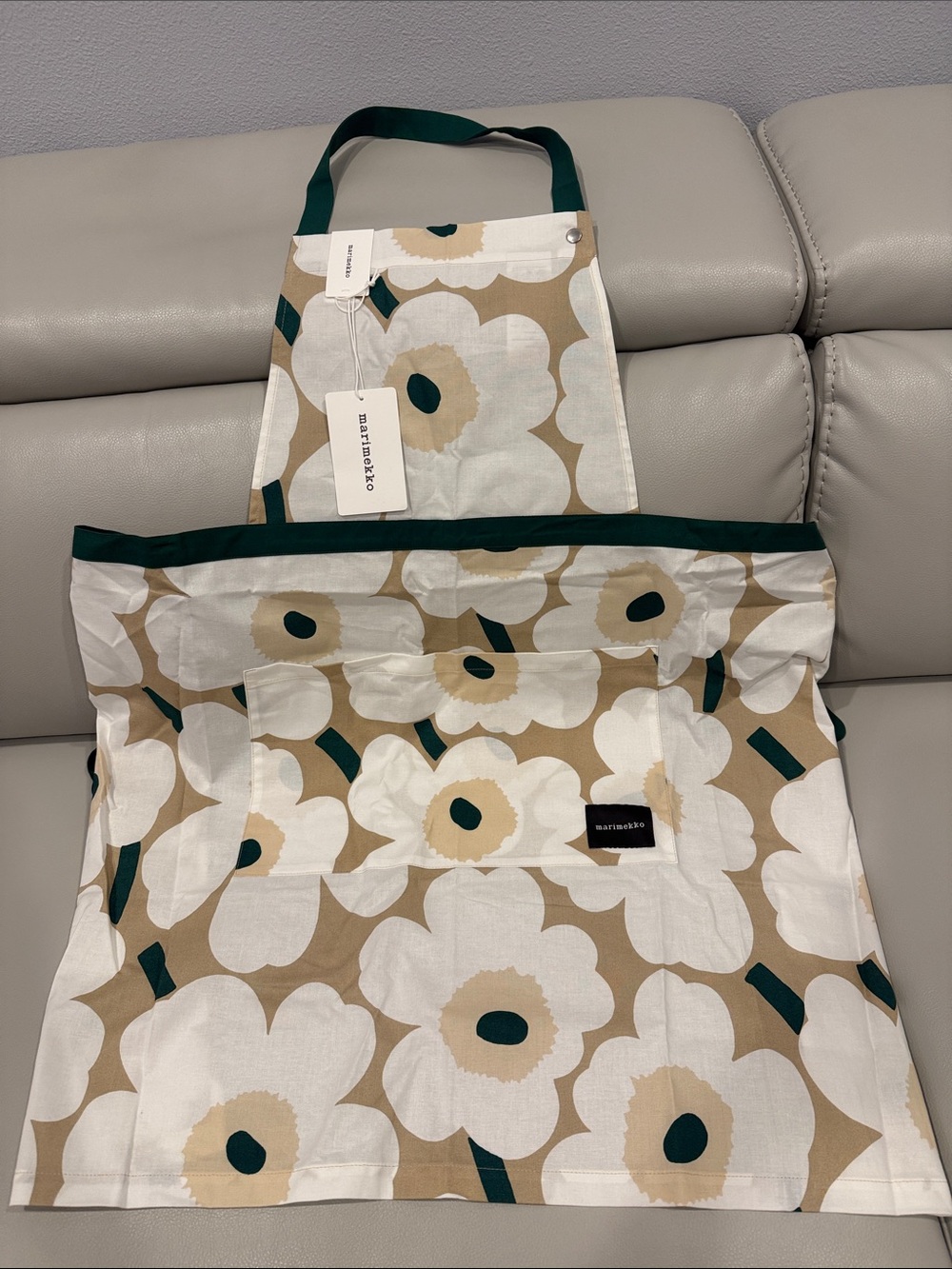 Marimekko Pieni Unikko Apron – Sand/White/Green